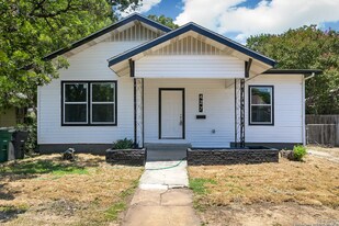 427 E Southcross in San Antonio, TX - Building Photo