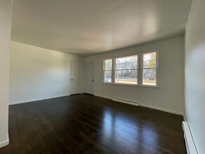 16411 Harrowgate Rd in Chester, VA - Building Photo - Building Photo