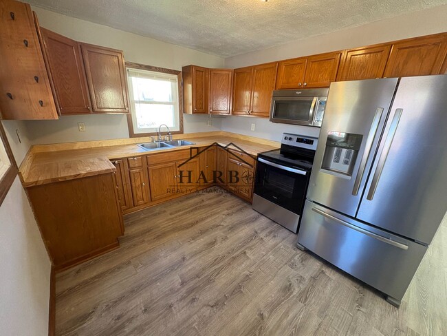 property at 1921 3rd Ave NE