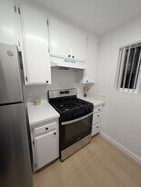 11007 Hartsook St in Los Angeles, CA - Building Photo