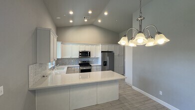 1825 W Date Ave in Porterville, CA - Building Photo - Building Photo