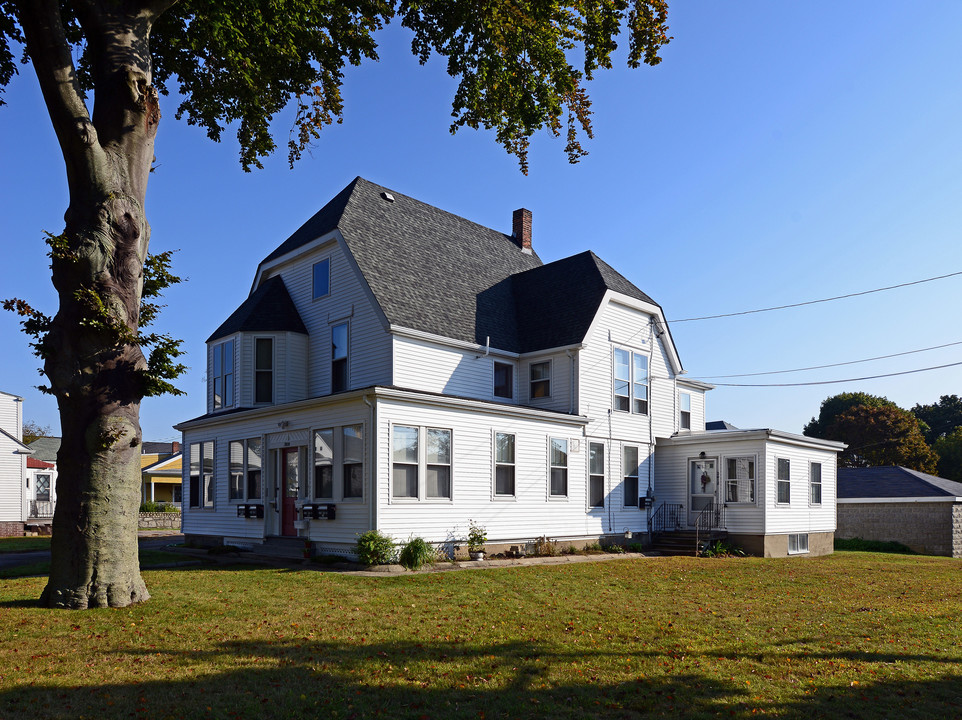 2028-2036 Acushnet Ave in New Bedford, MA - Building Photo