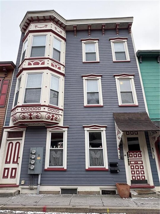 65 Race St in Jim Thorpe, PA - Foto de edificio