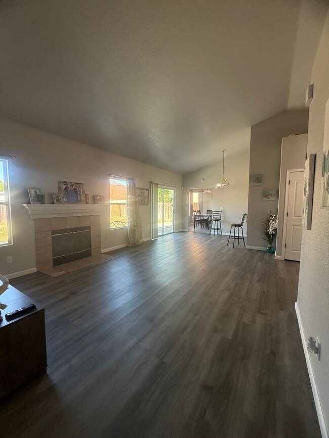 254 Driftwood Ave in Los Banos, CA - Building Photo - Building Photo