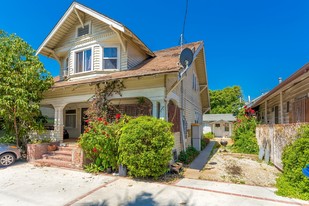 1351 N Las Palmas Ave in Los Angeles, CA - Foto de edificio - Building Photo