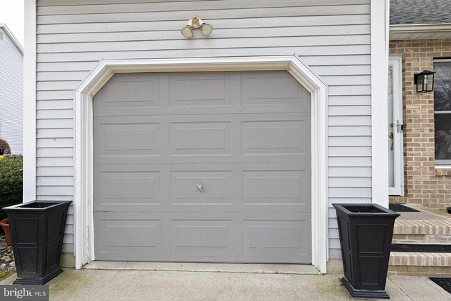 property at 937 Magnolia Rd