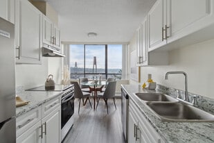 Skyline Towers in New Westminster, BC - Building Photo
