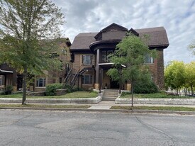 2000-2002 Dupont Ave S in Minneapolis, MN - Building Photo