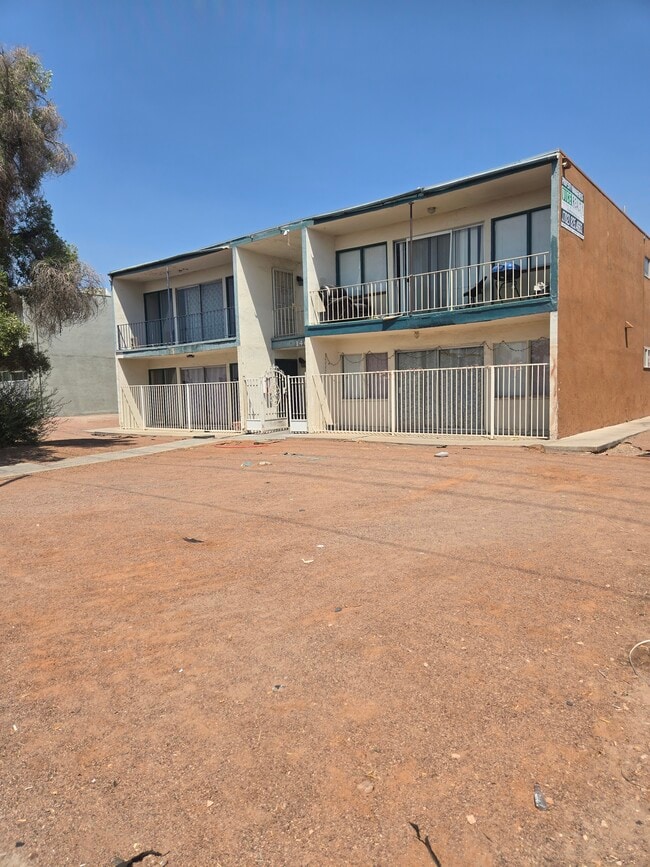 1402 E Desert Inn Rd, Unit 3