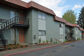 Cypress Crest Apartments in Portland, OR - Building Photo - Building Photo