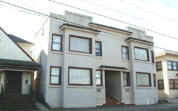 Creighton Apartments in Oakland, CA - Building Photo