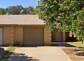 1012 Irene St in Burleson, TX - Building Photo
