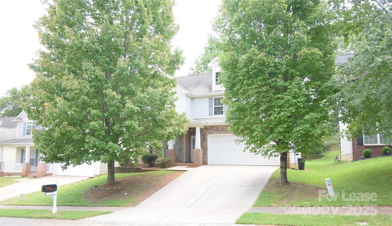 3334 Crutchfield Pl in Charlotte, NC - Foto de edificio