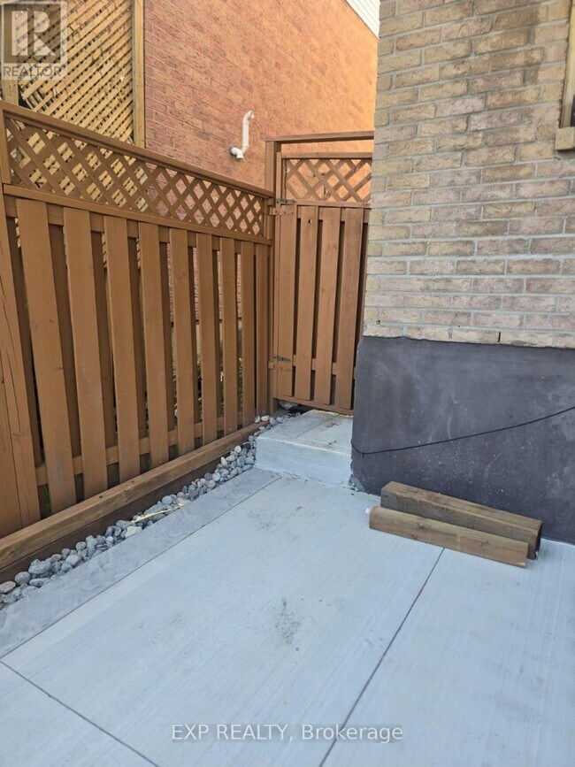 2113 Theoden Ct in Pickering, ON - Building Photo - Building Photo