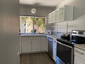 17441 Caminito Baya in San Diego, CA - Foto de edificio - Building Photo