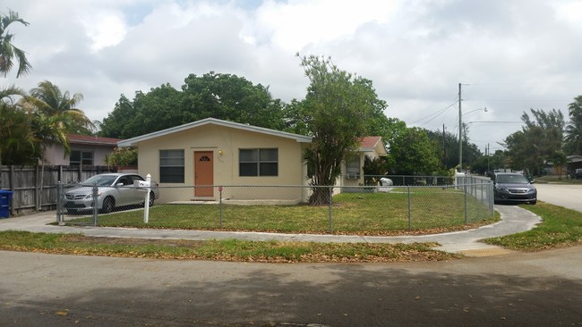 1165-1167 NE 113th St in Miami, FL - Building Photo - Building Photo