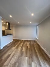 2107 N Beachwood Dr, Unit #101 in Los Angeles, CA - Building Photo - Building Photo