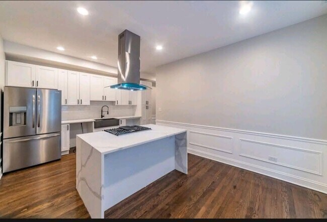 5826 S Michigan Ave in Chicago, IL - Building Photo - Building Photo