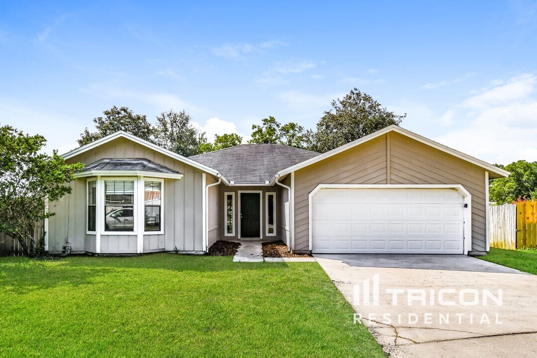 7058 Star Rush Dr in Jacksonville, FL - Building Photo