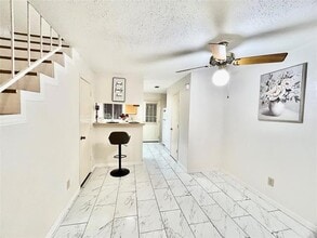 625 Carriagehouse Ln in Garland, TX - Building Photo - Building Photo