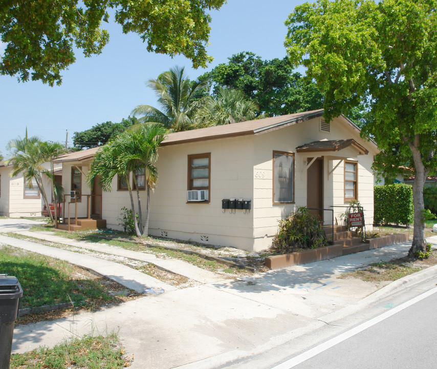 609 SW 4th Ave in Fort Lauderdale, FL - Foto de edificio