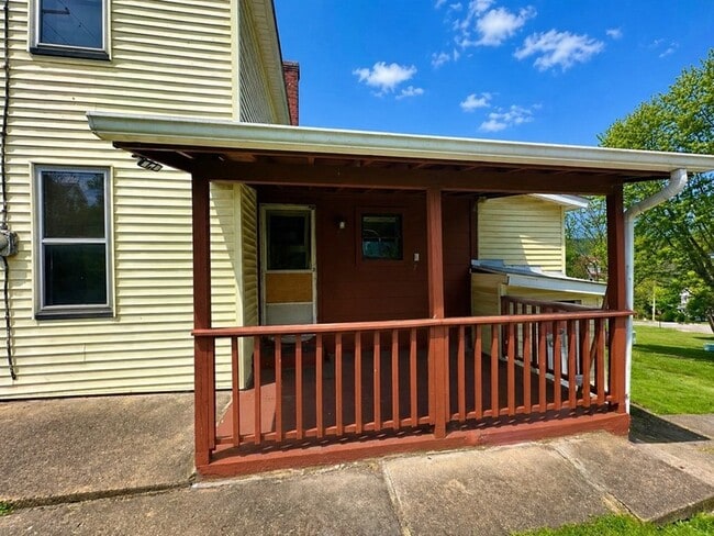 306 Plummer St in Oil City, PA - Building Photo - Building Photo