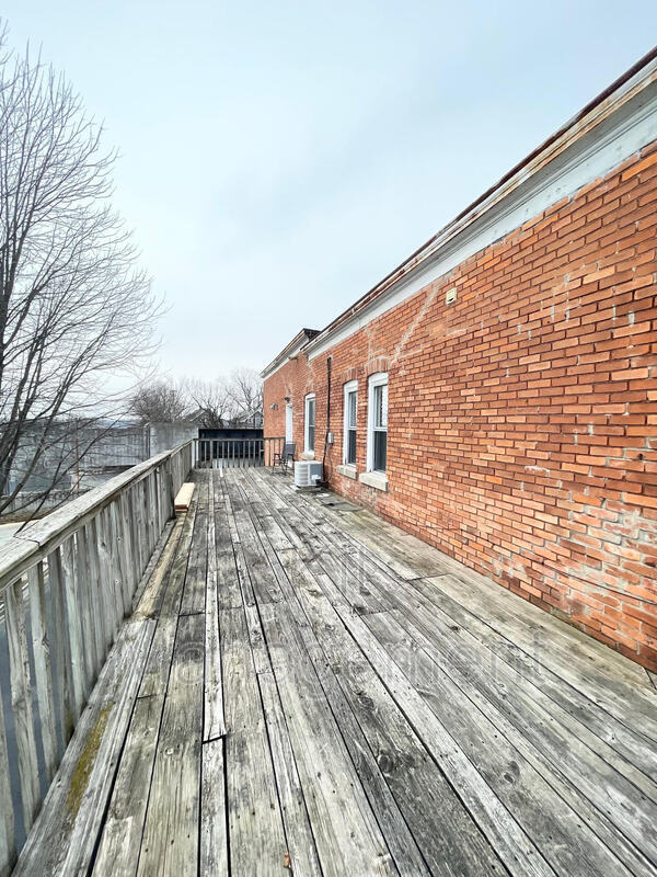 2248 Broadway St in Toledo, OH - Building Photo - Building Photo