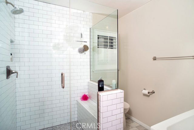 6458 Hanna Ave in Los Angeles, CA - Building Photo - Building Photo