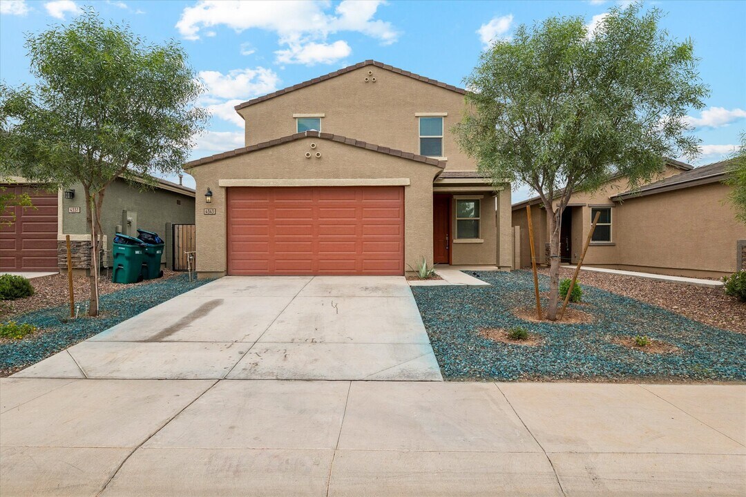 4343 W Allen St in Laveen, AZ - Foto de edificio