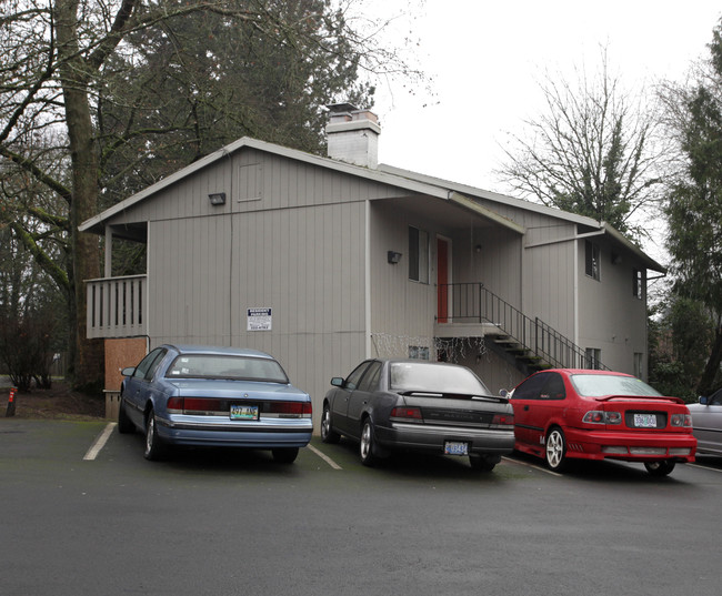 Maple Court Apartments in Tigard, OR - Foto de edificio - Building Photo