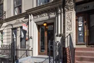 163 W 80th St in New York, NY - Foto de edificio - Building Photo