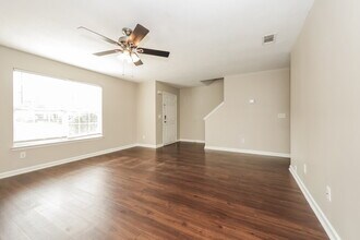 702 Holland Ridge Dr in La Vergne, TN - Building Photo - Building Photo