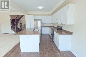 50 Sasco Way in Essa, ON - Building Photo - Building Photo