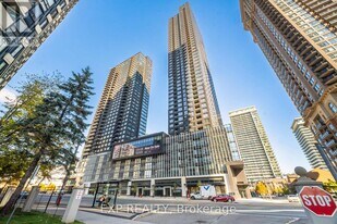 395 Square One Dr in Mississauga, ON - Building Photo