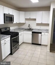 884 Quince Orchard Blvd in Gaithersburg, MD - Building Photo - Building Photo