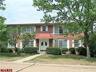 Four Seasons Apartments in Chesterfield, MO - Building Photo