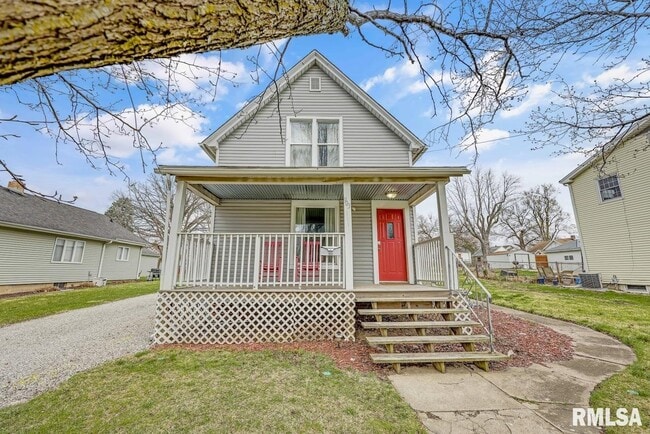 property at 903 E Lake Ave