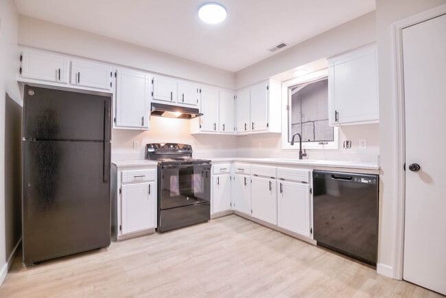 property at 4934 Robin Dr