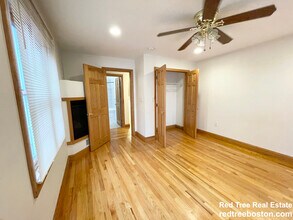 241 W 3rd St in Boston, MA - Foto de edificio - Building Photo