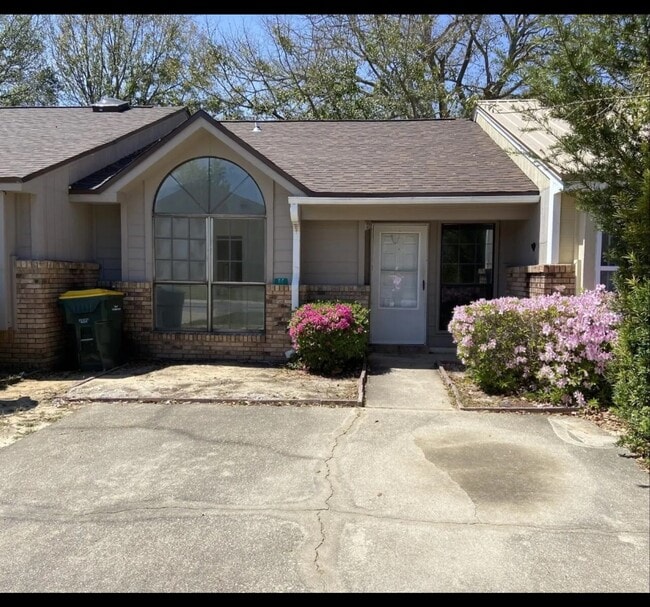 property at 8 Viking Dr NW