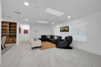 6860 SW 99th Terrace in Pinecrest, FL - Building Photo - Building Photo