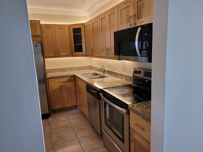 20400 W Country Club Dr, Unit 115 in Aventura, FL - Building Photo - Building Photo