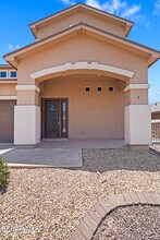 212 S Manzanita Dr in El Paso, TX - Building Photo - Building Photo
