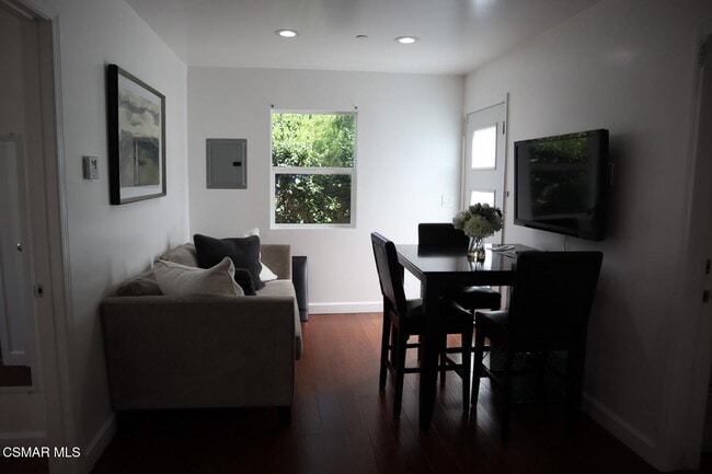 18600 Ingomar St in Los Angeles, CA - Building Photo - Building Photo