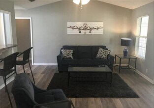 102 Adams Ct in Brunswick, GA - Building Photo - Building Photo