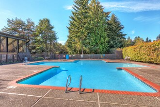 Executive Estates in Seattle, WA - Foto de edificio - Building Photo