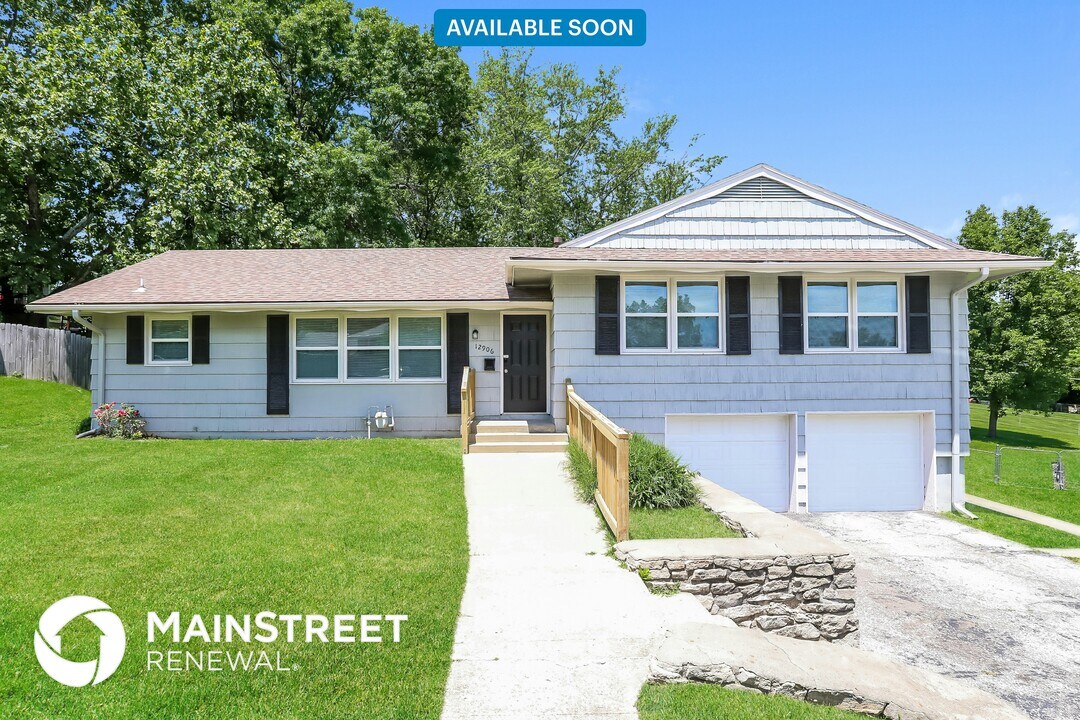 12906 E 54 St in Kansas City, MO - Building Photo