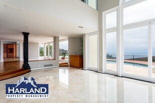 2610 Inyaha Ln in San Diego, CA - Building Photo