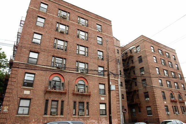 3338 Parsons Blvd in Flushing, NY - Foto de edificio - Building Photo