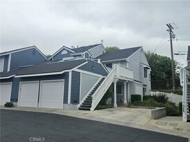 536 Stone Harbor Cir, Unit 32 in La Habra, CA - Building Photo